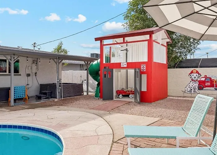 Family Escape With Pool And Fire-station Playhouse *